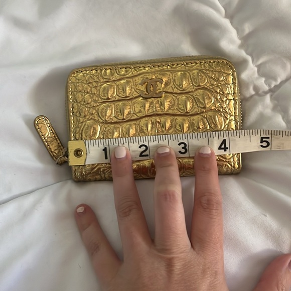 Chanel Egyptian Gold Croc Embossed Zip Around Card Holder - Picture 14 of 16